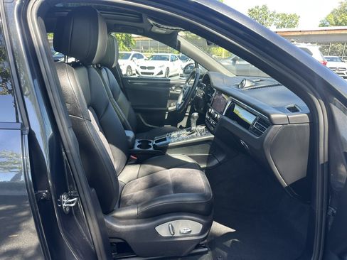 Used 2020 Porsche Macan AWD/4WD image 20