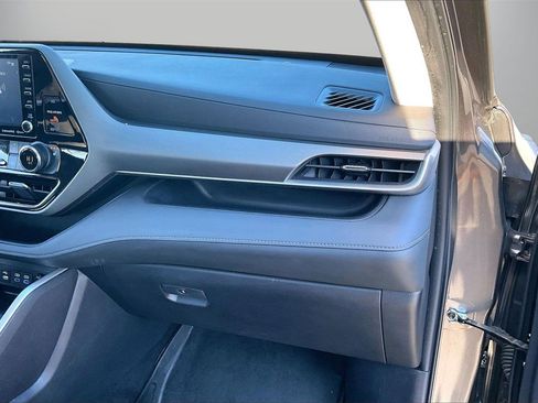 Used 2022 Toyota Highlander XLE image 21