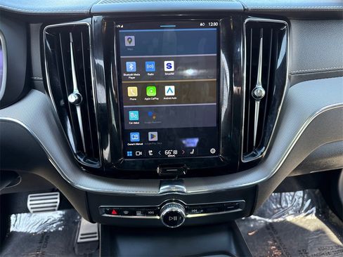 Used 2022 Volvo XC60 T8 R-Design image 7