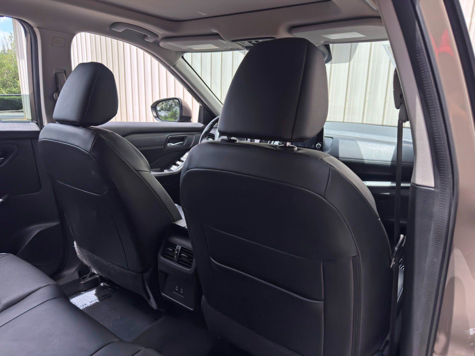 Used 2024 Nissan Rogue SV w/ SV Premium Package FWD image 33