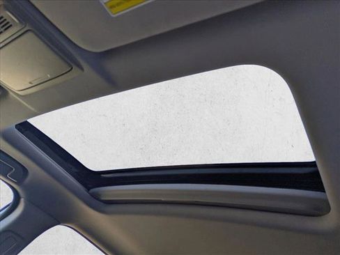 Used 2018 Honda CR-V Touring image 17