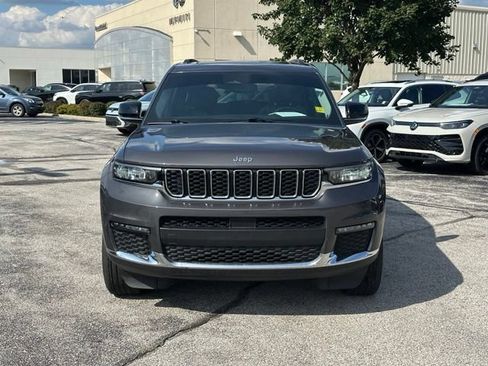 Used 2022 Jeep Grand Cherokee L Limited AWD/4WD image 2