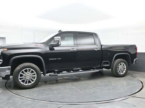 Used 2025 Chevrolet Silverado 2500 LTZ w/ LTZ Convenience Package image 11