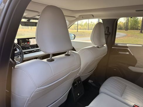 Used 2025 Mitsubishi Outlander SEL image 27