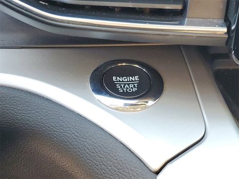 Used 2022 Ford Explorer XLT w/ Equipment Group 202A image 14