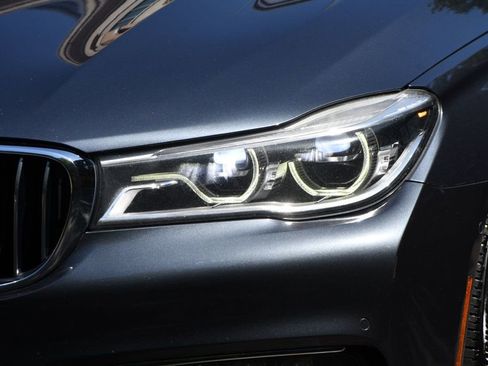 Used 2017 BMW 750i xDrive image 4