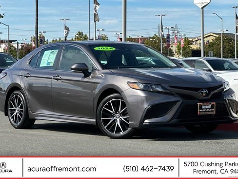 Used 2024 Toyota Camry SE w/ Convenience Package FWD image 1