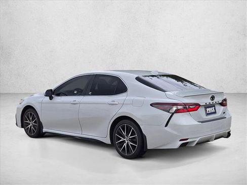 Used 2022 Toyota Camry SE FWD image 6