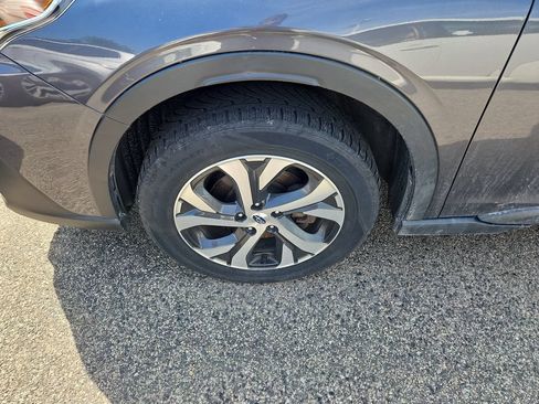 Used 2022 Subaru Outback Limited XT AWD/4WD image 3
