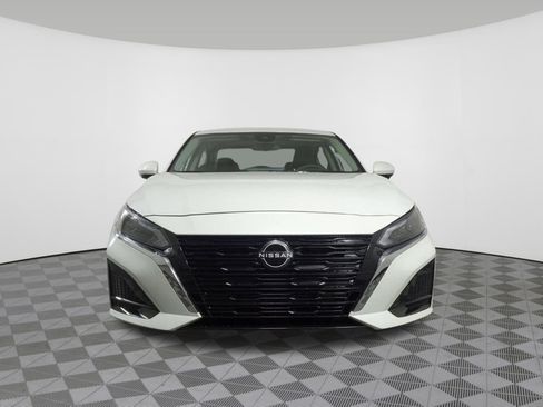 Used 2025 Nissan Altima 2.5 SL FWD image 17