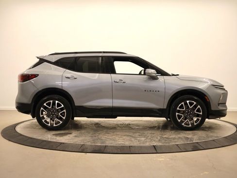 Used 2025 Chevrolet Blazer RS w/ Driver Confidence II Package image 2