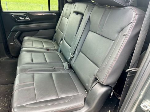 Used 2023 Chevrolet Suburban RST w/ Luxury Package AWD/4WD image 12