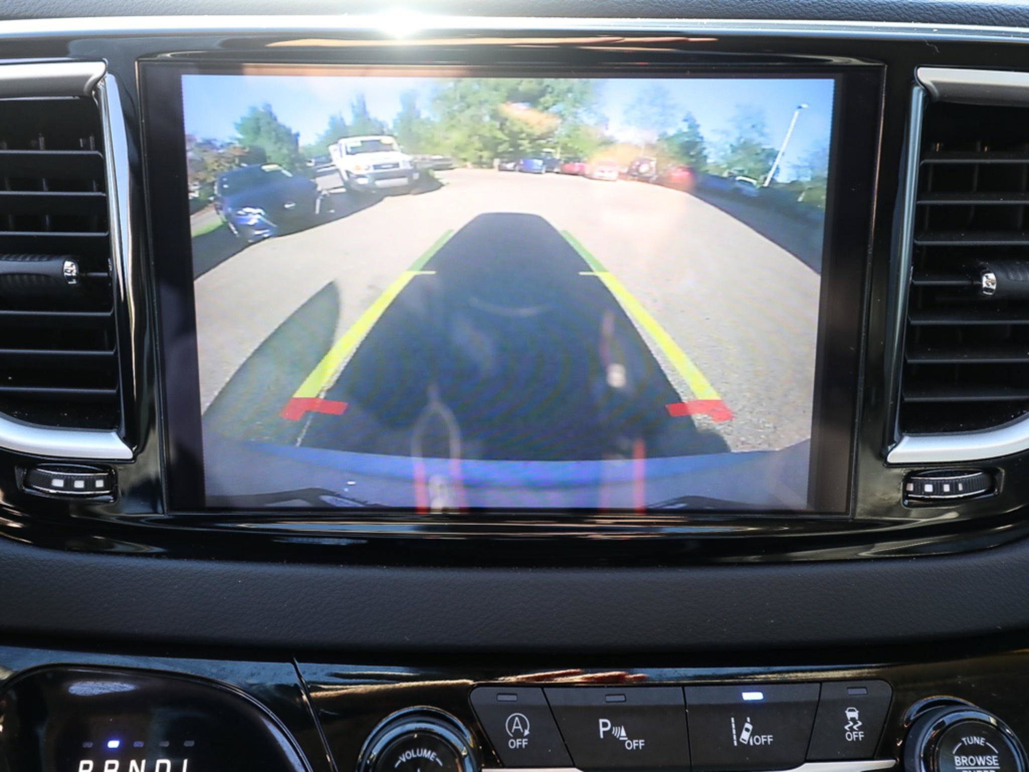 Used 2023 Chrysler Pacifica Touring-L FWD image 17