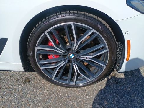 Used 2021 BMW 540i xDrive w/ M Sport Package image 10