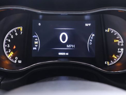 Used 2019 Jeep Grand Cherokee Altitude image 7