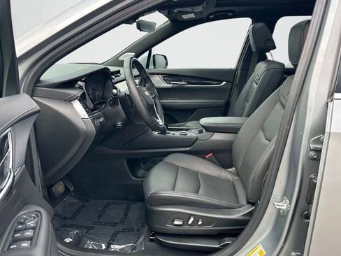 Used 2025 Cadillac XT6 Premium Luxury w/ Technology Package image 16