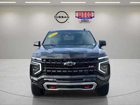 Used 2025 Chevrolet Suburban Z71 image 8