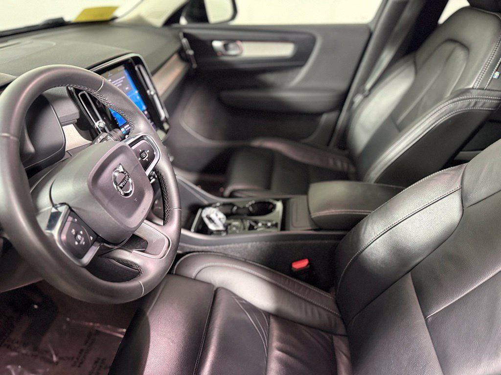 Used 2024 Volvo XC40 B5 Plus w/ Protection Package Premier AWD/4WD image 19