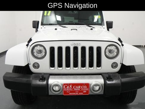 Used 2017 Jeep Wrangler Unlimited Sahara w/ Connectivity Group AWD/4WD image 2