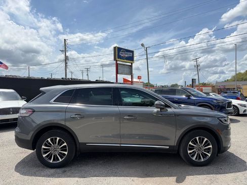 Used 2023 Lincoln Nautilus AWD image 2