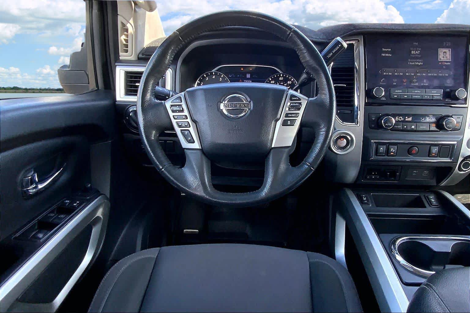 Used 2020 Nissan Titan SV w/ SV Convenience Package RWD image 14