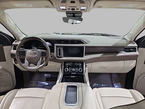 Used 2023 GMC Yukon XL Denali w/ Advanced Technology Package image 11