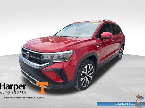 Used 2023 Volkswagen Taos SE w/ Panoramic Sunroof Package FWD image 1