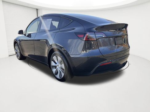 Used 2024 Tesla Model Y Long Range image 3
