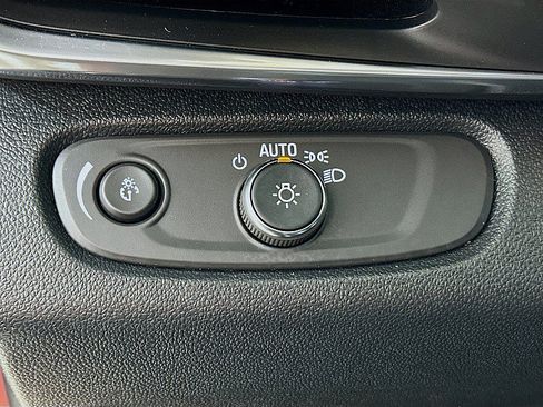 Used 2024 Buick Envista Preferred w/ Convenience I Package FWD image 20