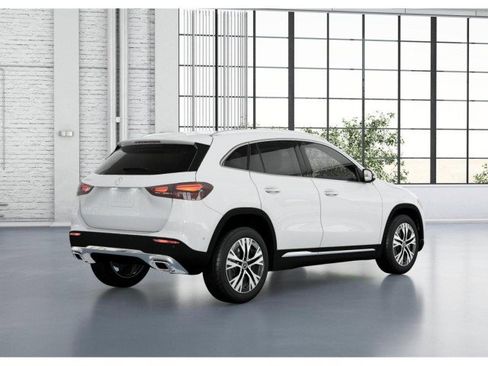 Certified 2025 Mercedes-Benz GLA 250 image 32