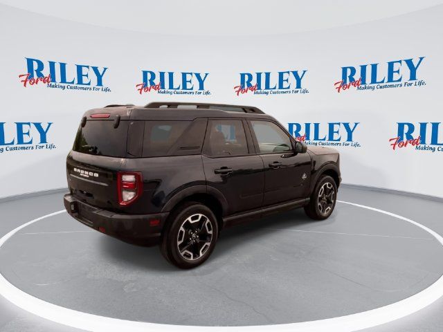 Certified 2023 Ford Bronco Sport Outer Banks AWD/4WD image 9