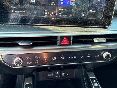 Used 2025 Kia Sorento S w/ Panoramic Sunroof Package FWD image 19