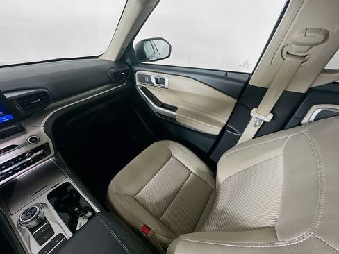 Used 2023 Ford Explorer XLT image 11