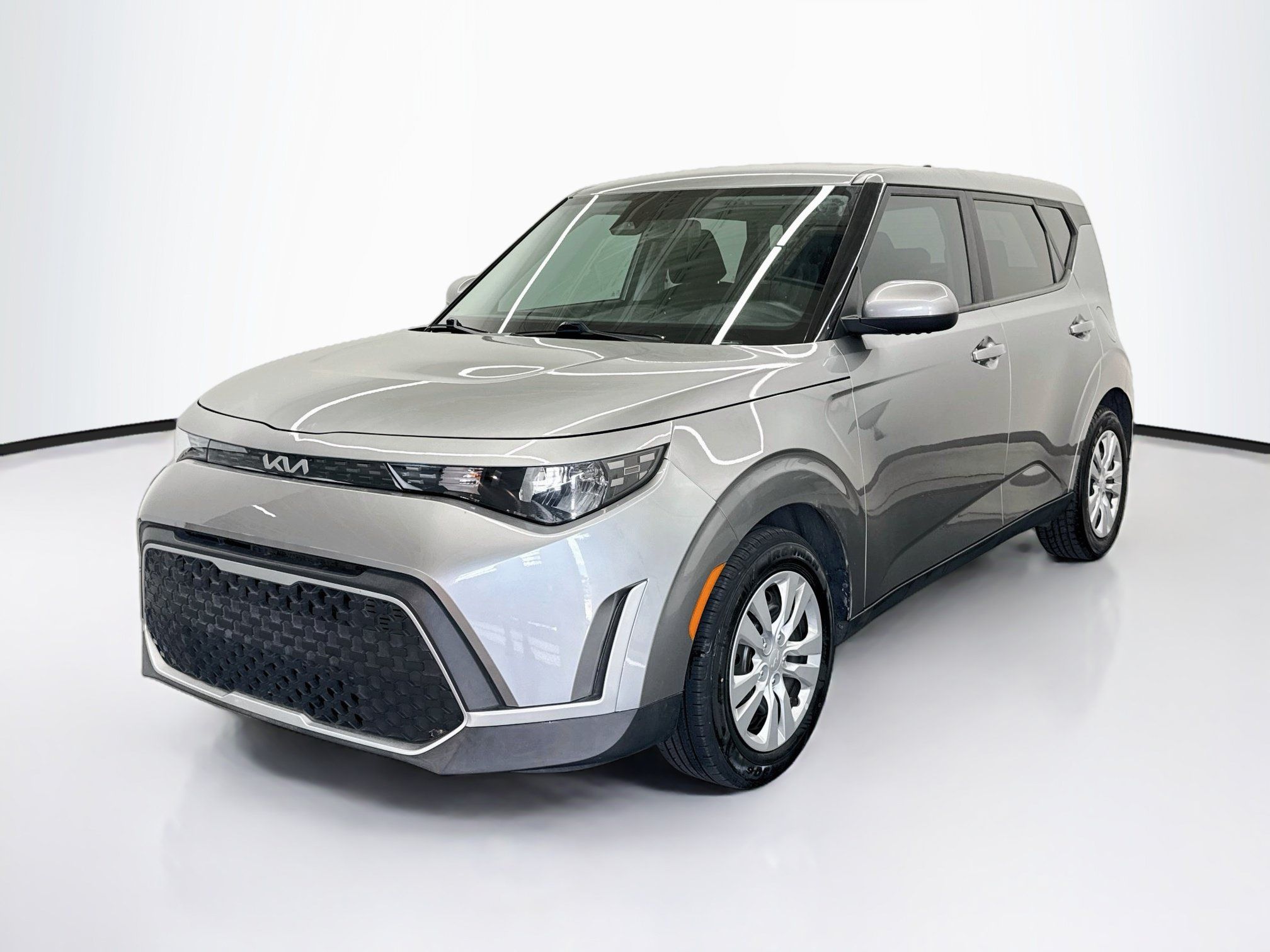 Used 2023 Kia Soul LX FWD image 3