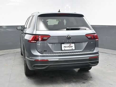 Used 2023 Volkswagen Tiguan SE AWD/4WD image 5