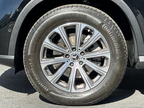 Used 2024 Mercedes-Benz GLC 300 image 32