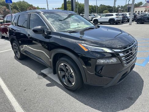 Used 2024 Nissan Rogue SV FWD image 1