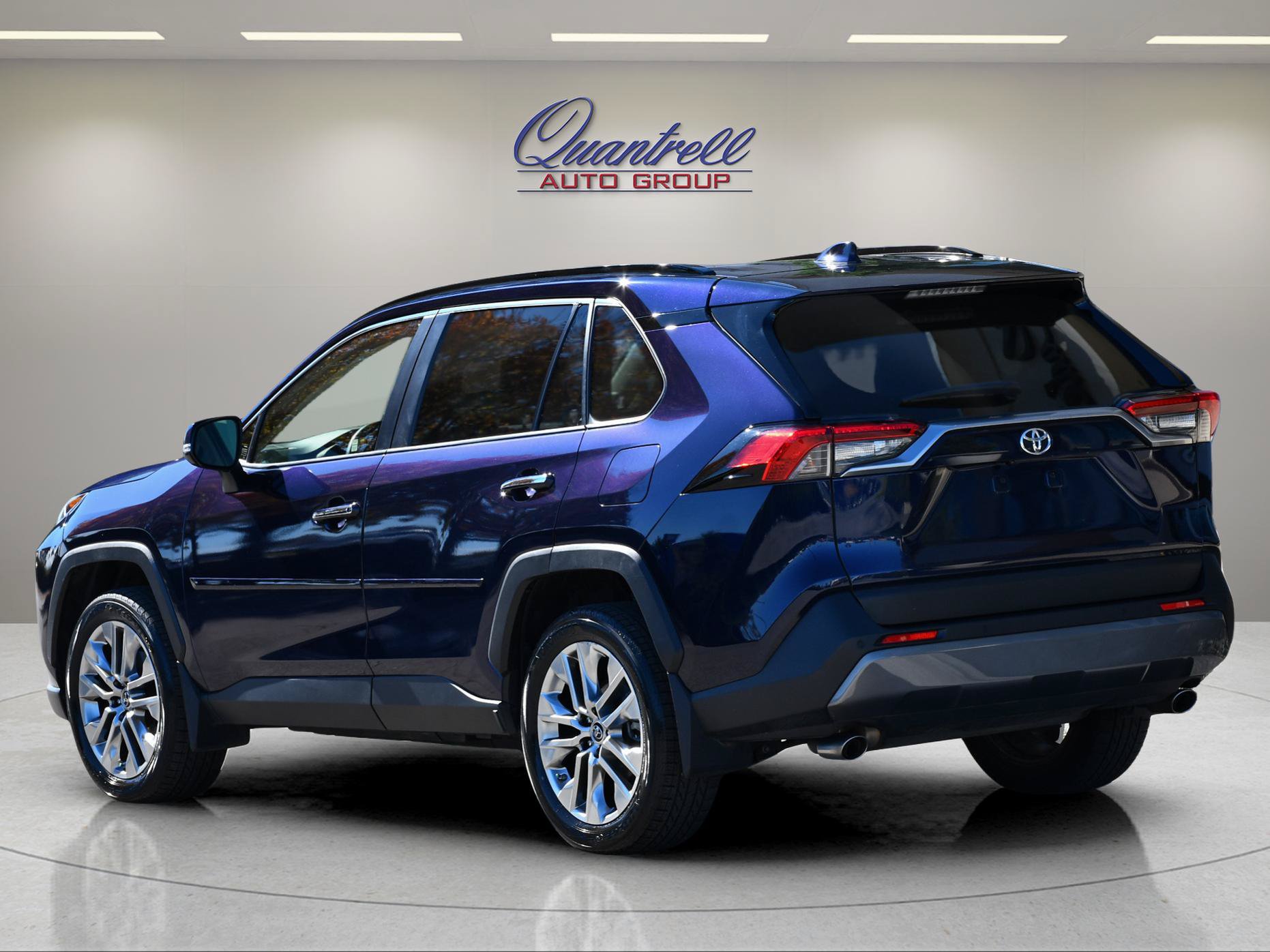 Used 2019 Toyota RAV4 Limited w/ Advanced Technology Package FWD image 6