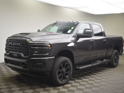 New 2026 RAM 2500 Laramie AWD/4WD image 18
