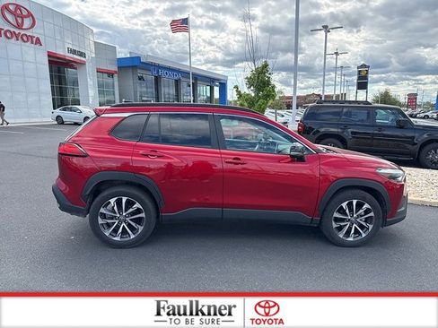 Certified 2025 Toyota Corolla Cross XLE image 8