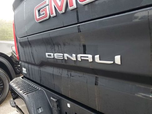 Used 2025 GMC Sierra 1500 Denali image 8