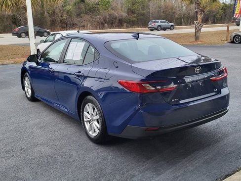 Used 2025 Toyota Camry LE image 5