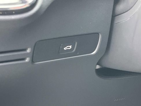 Used 2025 Volvo XC40 B5 Plus w/ Protection Package Premier image 27