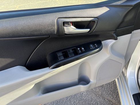 Used 2014 Toyota Camry LE FWD image 8