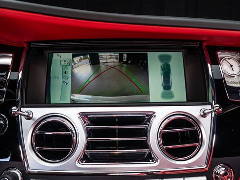 Used 2016 Rolls-Royce Dawn RWD image 36