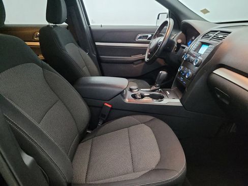 Used 2018 Ford Explorer XLT image 21
