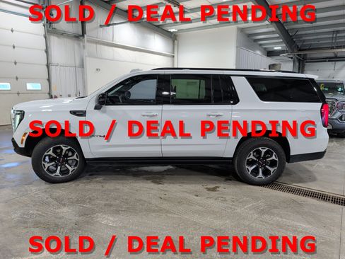 Used 2026 GMC Yukon XL AT4 w/ AT4 Premium Plus Package image 5