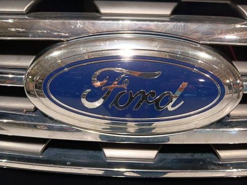 Used 2020 Ford Expedition XLT w/ Equipment Group 202A AWD/4WD image 25
