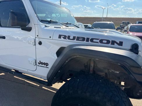Used 2022 Jeep Gladiator Rubicon w/ Trailer Tow Package AWD/4WD image 5