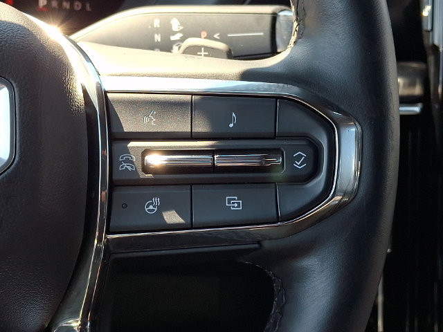 Used 2025 GMC Yukon XL Denali AWD/4WD image 21